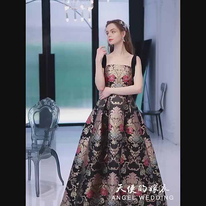 Embroidered Vintage Evening Dresses Spaghetti Strap Luxury Black Floral Celebrity Party Night Arabic Formal Prom Gowns 2022 Embroidered Vintage Evening Dresses Spaghetti Strap Luxury Black Floral Celebrity Party Night Arabic Formal Prom Gowns 2022