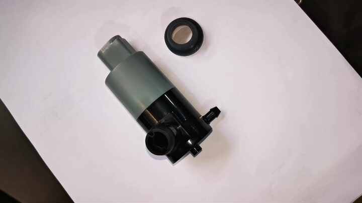 Windshield Washer Pump 85330 10280,85330 33020,85330 35080 For Toyota Corolla,camry,prius,rav4,hiace,mr2, Alphard,corona,crown   Windscreen Wipers
