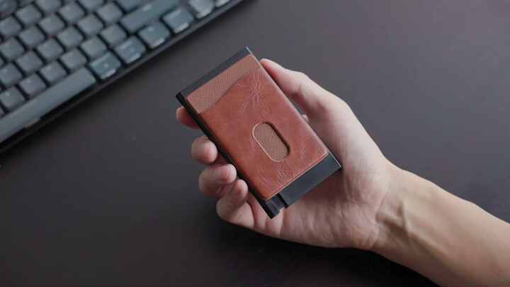 Aluminum Card Wallet Secure Stylish Storage Solution - Main Image