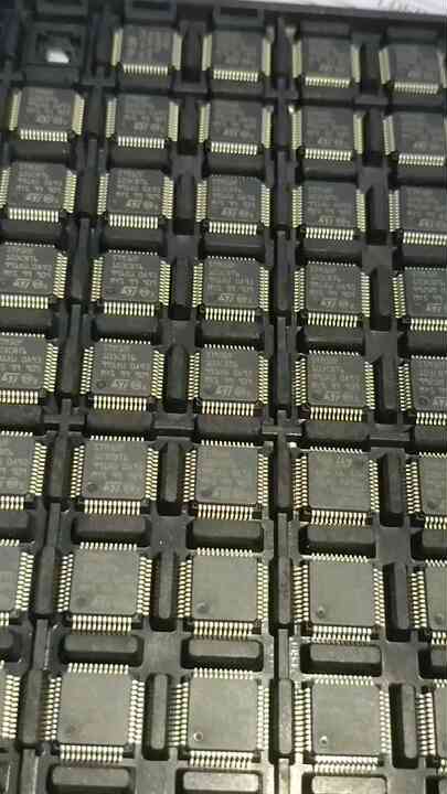 STM32F103C8T6 STMicroelectronics - IC: STM32 ARM Microcontroller - Foto 2