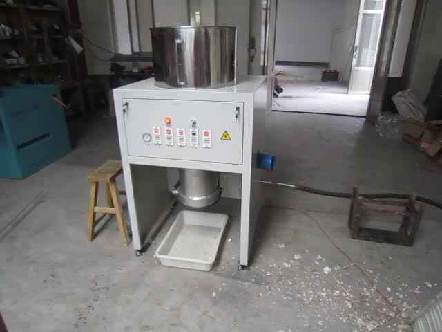 Machine automatique à éplucher la noix de coco : rendement et