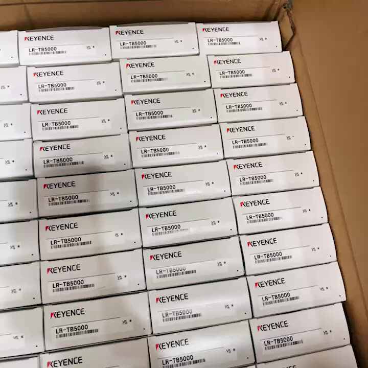 Keyence EM-080 NPN 8mm Proximity Sensor with in-Cable Amplifiers
