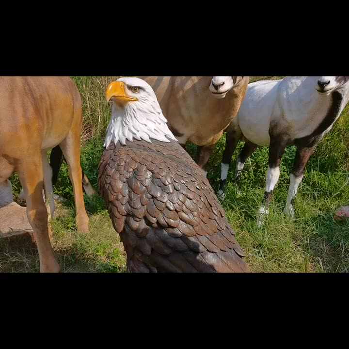 Aigle En Résine Sur Tronc (aigle Royal