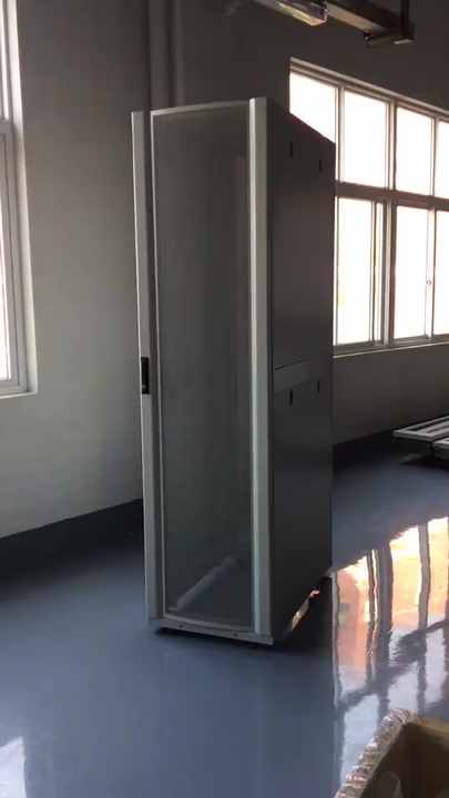 低密度または中密度サーバー用の19インチサービスハーフラック24U