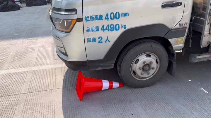 China Flexible PVC Traffic Safety Cone - Reflective White