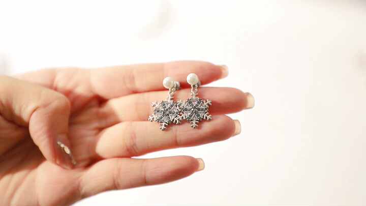 New Year Lucky Presents 18K Gold Plated Non Tarnish Snowflake