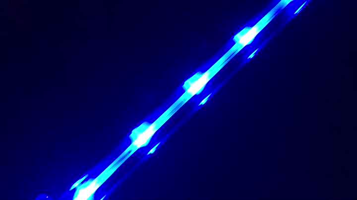 Spade Laser ADDLIVE 4 Pezzi - 12 Colori LED Con Effetti Sonori - Per Cosplay E Feste