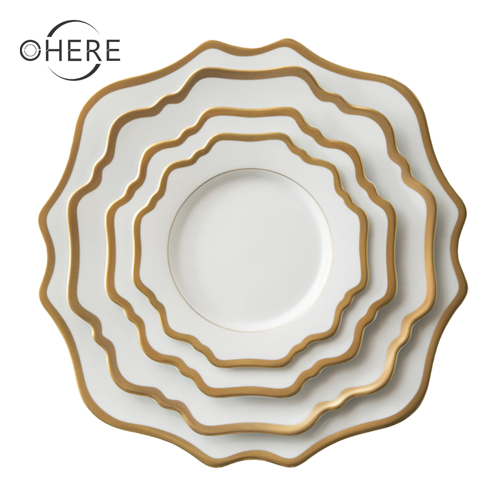 Оптовая продажа, свадебные блюда с золотым зарядным устройством, керамическая белая тарелка с золотой отделкой