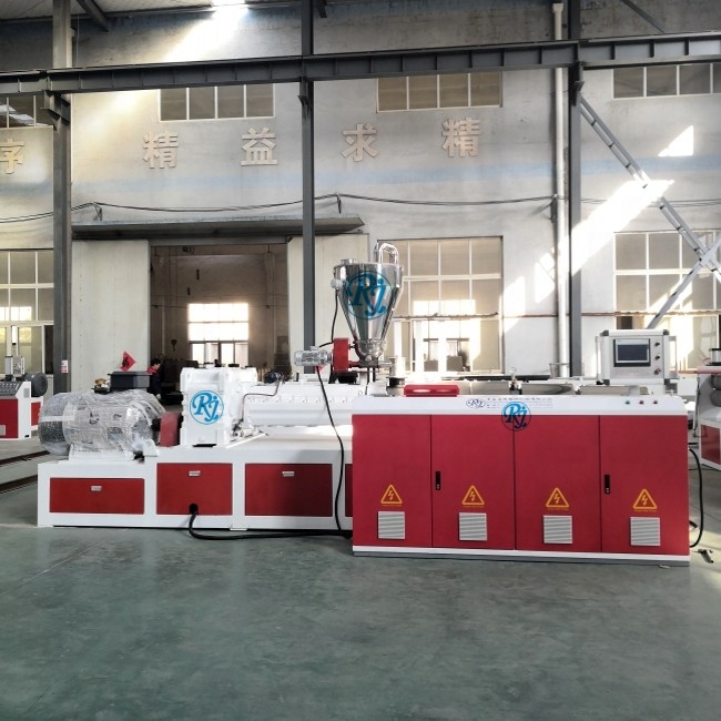 Машина для изготовления дверей из ПВХ, машина для изготовления панелей из ПВХ и ДПК