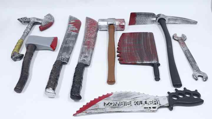 Pugnale Coltello Finto con Lama Retrattile Carnevale Halloween 1pz