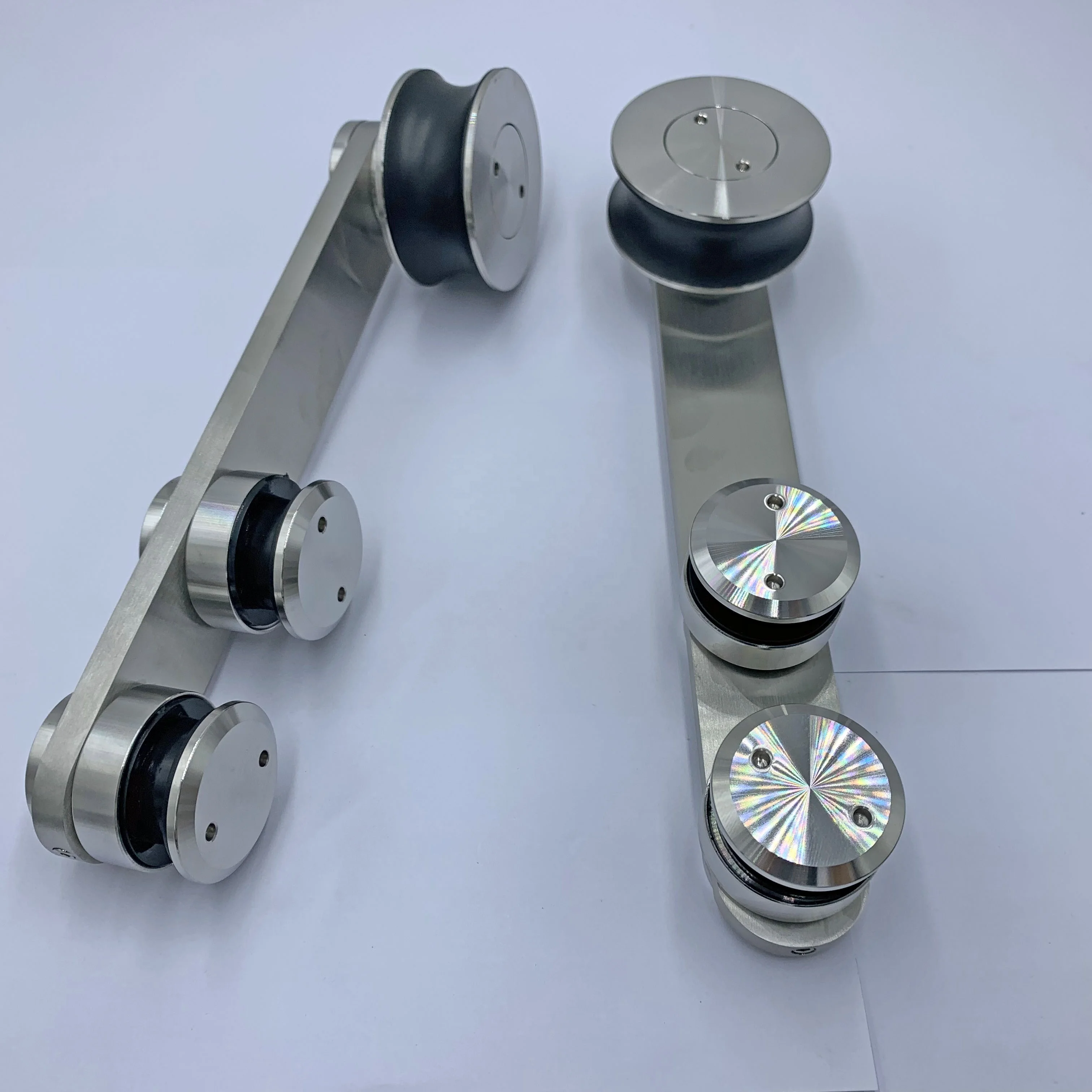 ホット販売スライディングドアフィッティングA015-1-2ガラススライディング納屋ドアハードウェア