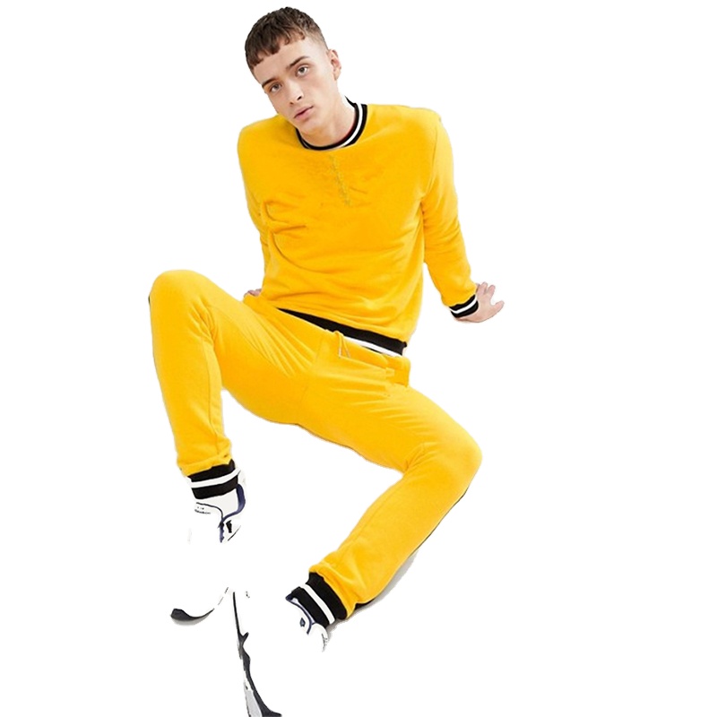 Желтый спортивный костюм мужской