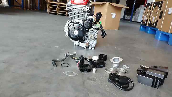ZS175FMN Zongshen 300CC Motorcycle Engine, Single Cylinder 4