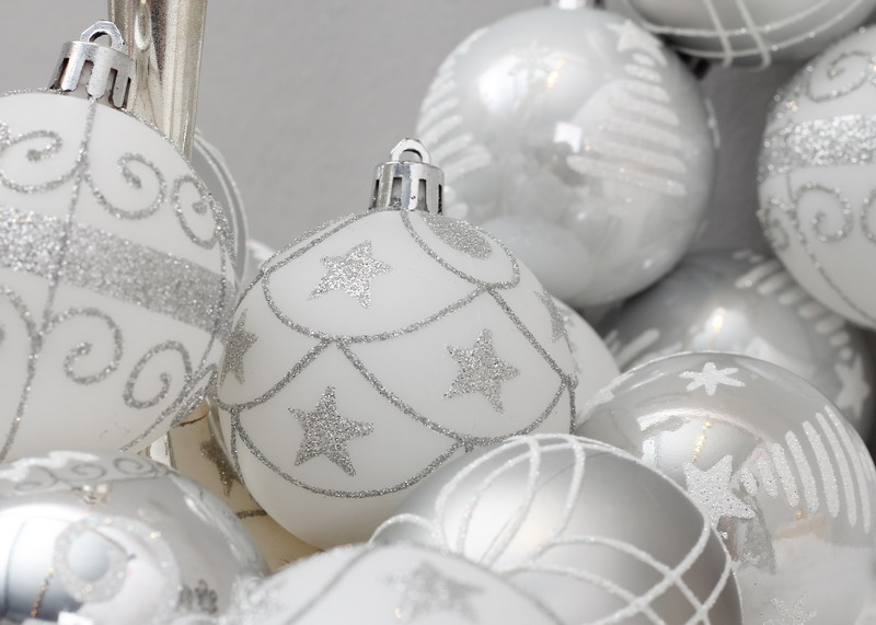 silver and white colour Christmas plastic ball ornaments