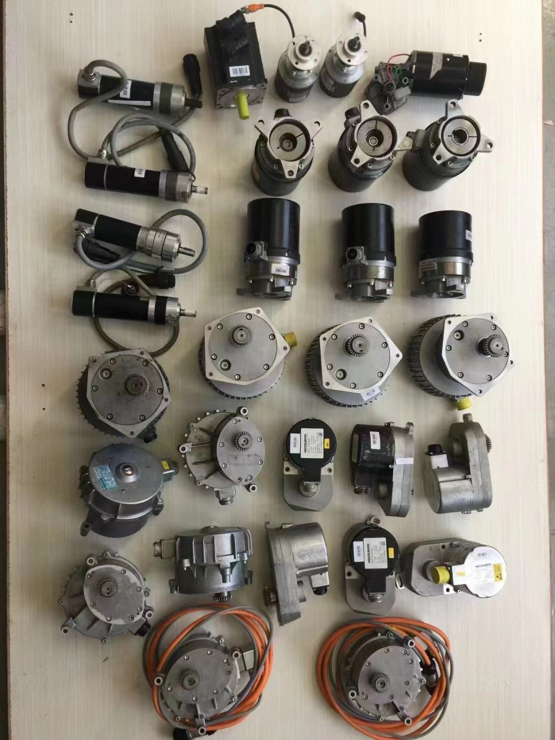 High Quality 24V 3050L024S 61.186.5411 Geared Motor for