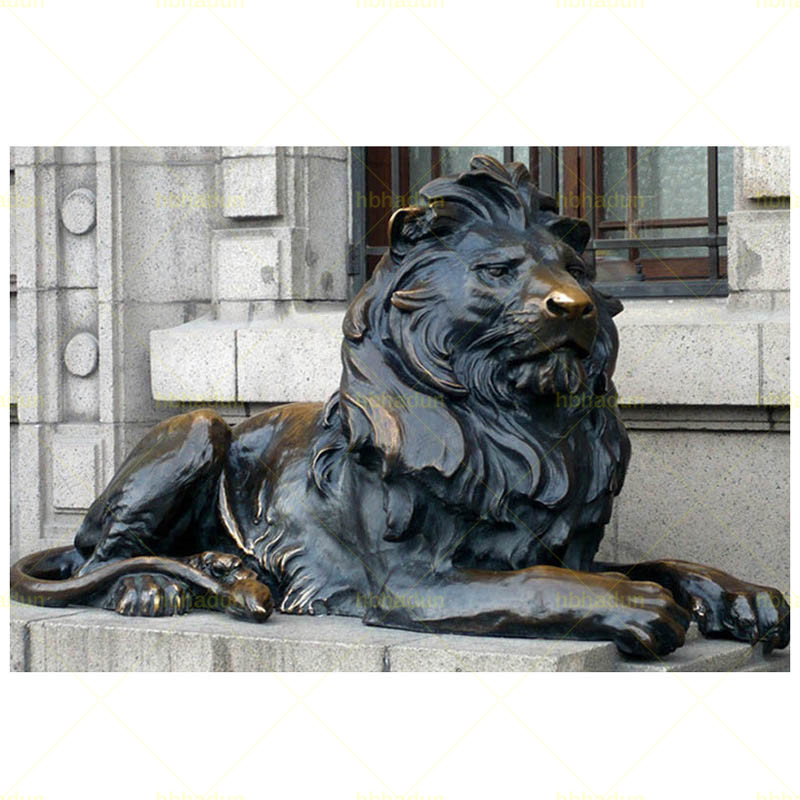 金メッキ 女性とライオン 彫刻 金メッキ 女性とライオン 彫刻