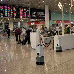 Public Fully Automatic Wheeled Spray Disinfection Robot Indoor Disinfection machine Robot