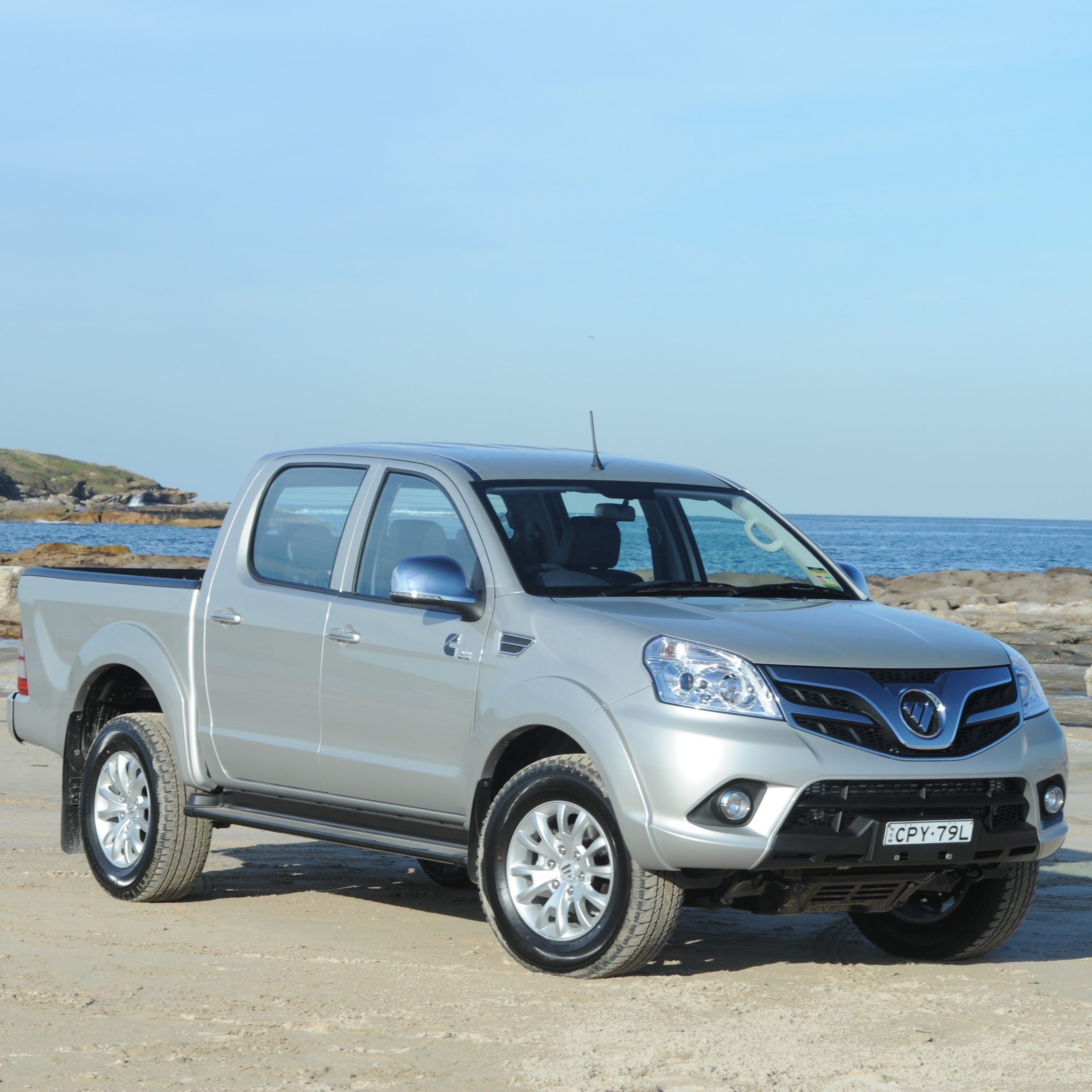 Популярный FOTON TUNLAND 4X4 пикап с 2.8L ISUZU TECHNOLOGY дизельный двигатель