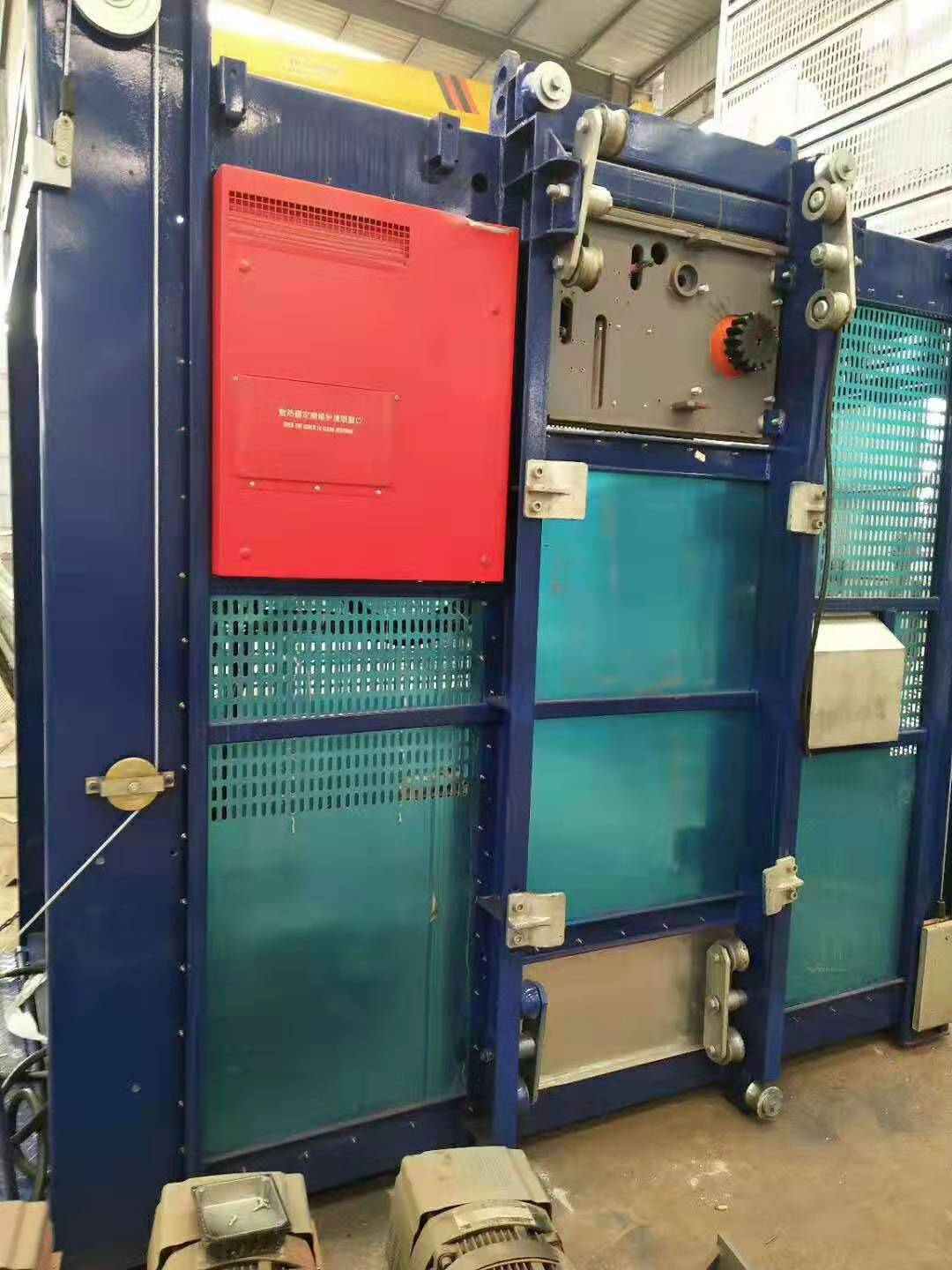 SC200 / 200 Double Cage Construction Hoist Building Elevator