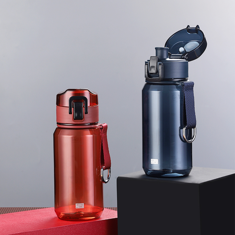 430 мл 15 мл Эко-дружественных BPA бесплатно Тритан пластичные бутылки воды спортивная бутылка из пластика с откидной верхней крышкой и ремень для переноски