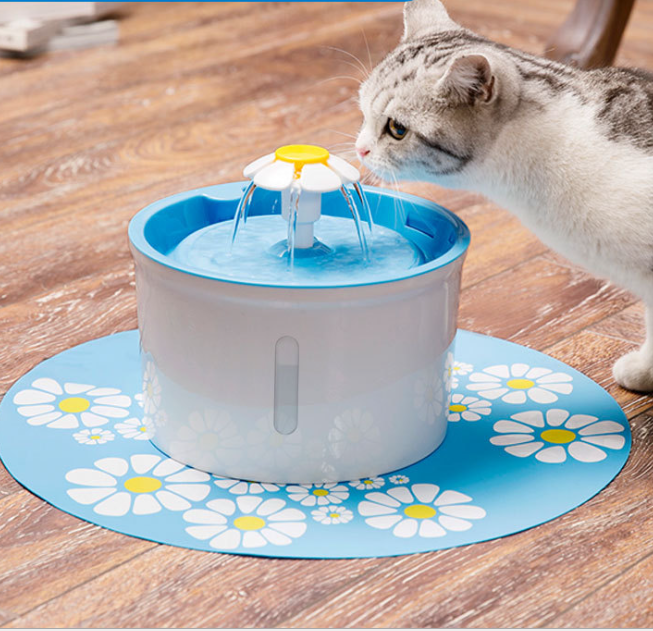 Лидер продаж Amazon, водяной фонтан для кошек, автоматический интеллектуальный выключатель воды для домашних животных 2,4 л, бесшумный и гигиеничный, с 3 сменными