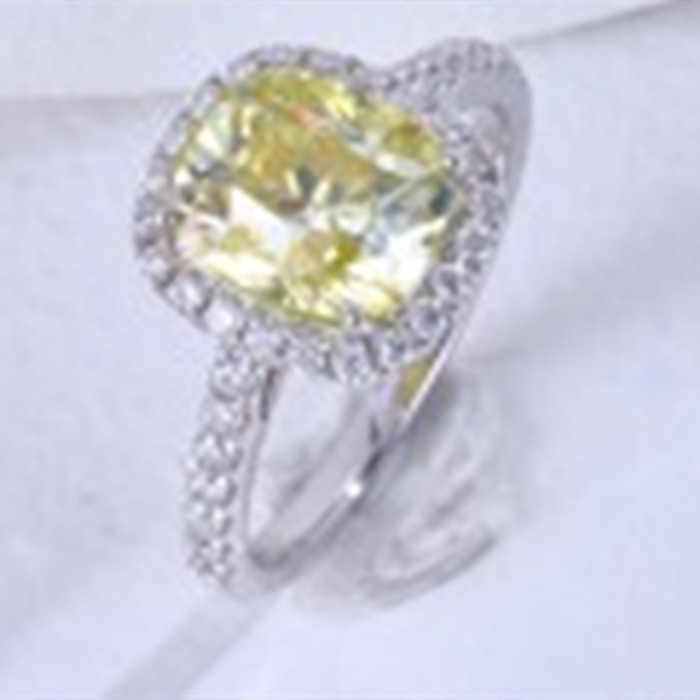 1376 KMR0034  Cushion 2.8ct Moissanite 18K Gold Rings Size 5.5