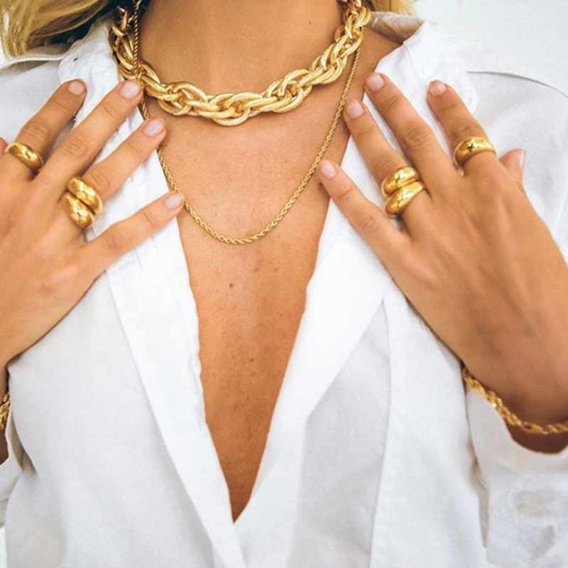 Украшения эстетика. Золотые аксессуары. Золото украшения. Стильная бижутерия. Комплект золота тренда.