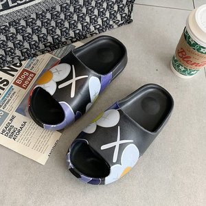 pantofole yeezy