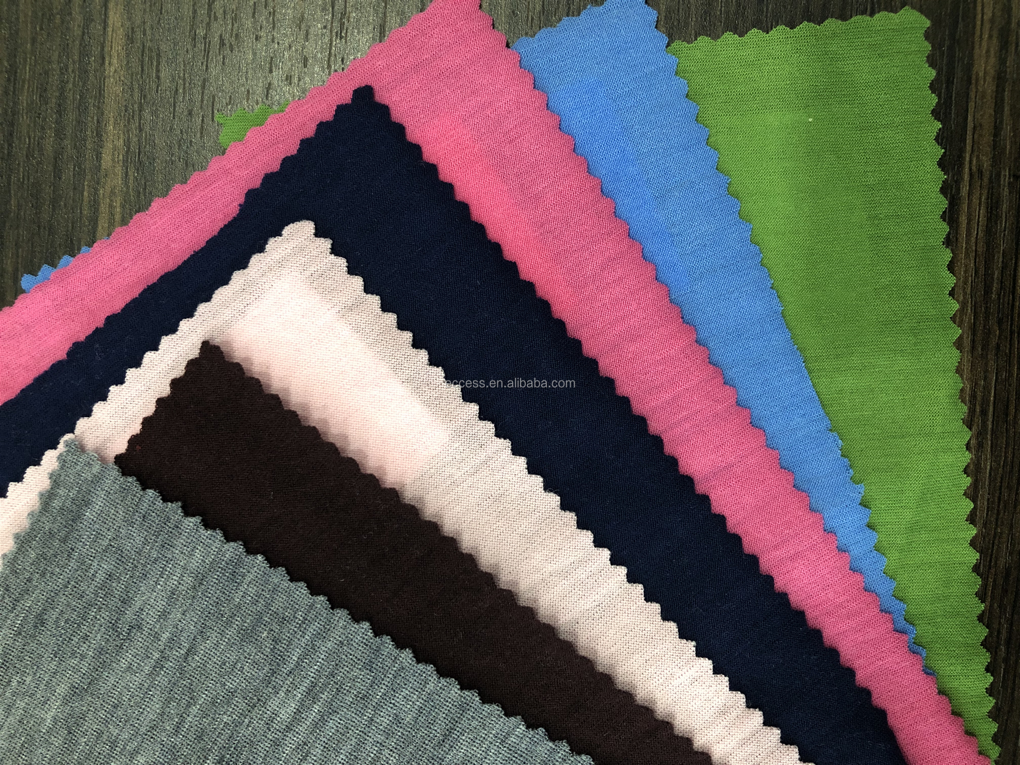 100% 美利奴羊毛柔软针织运动衫面料浅粉色服装 - buy wool fabric