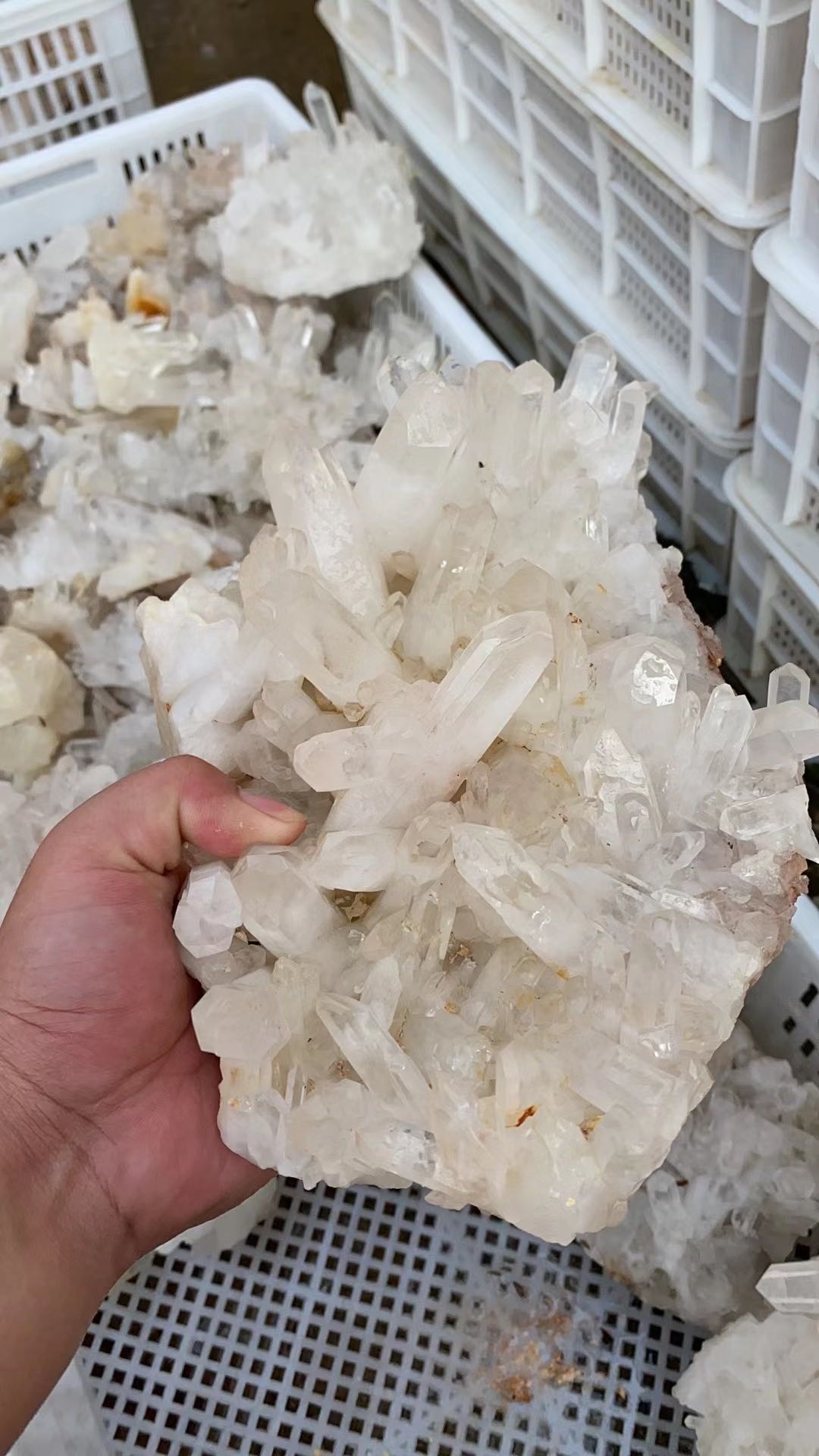 新品上市粗糙矿物标本民间工艺品天然白色透明石英水晶簇,用于家居