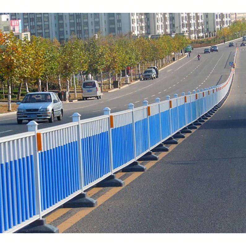 тросовое барьерное ограждение. тросовые отбойники на м4. 1. барьерное ограждение 11до. пешеходные барьерные ограждения.