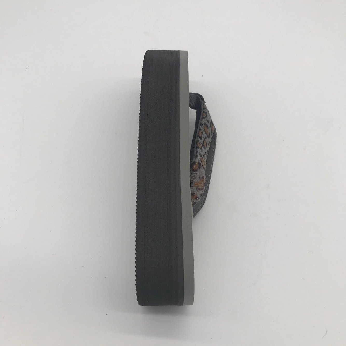 Новые стильные мужские домашние вьетнамки на пляже