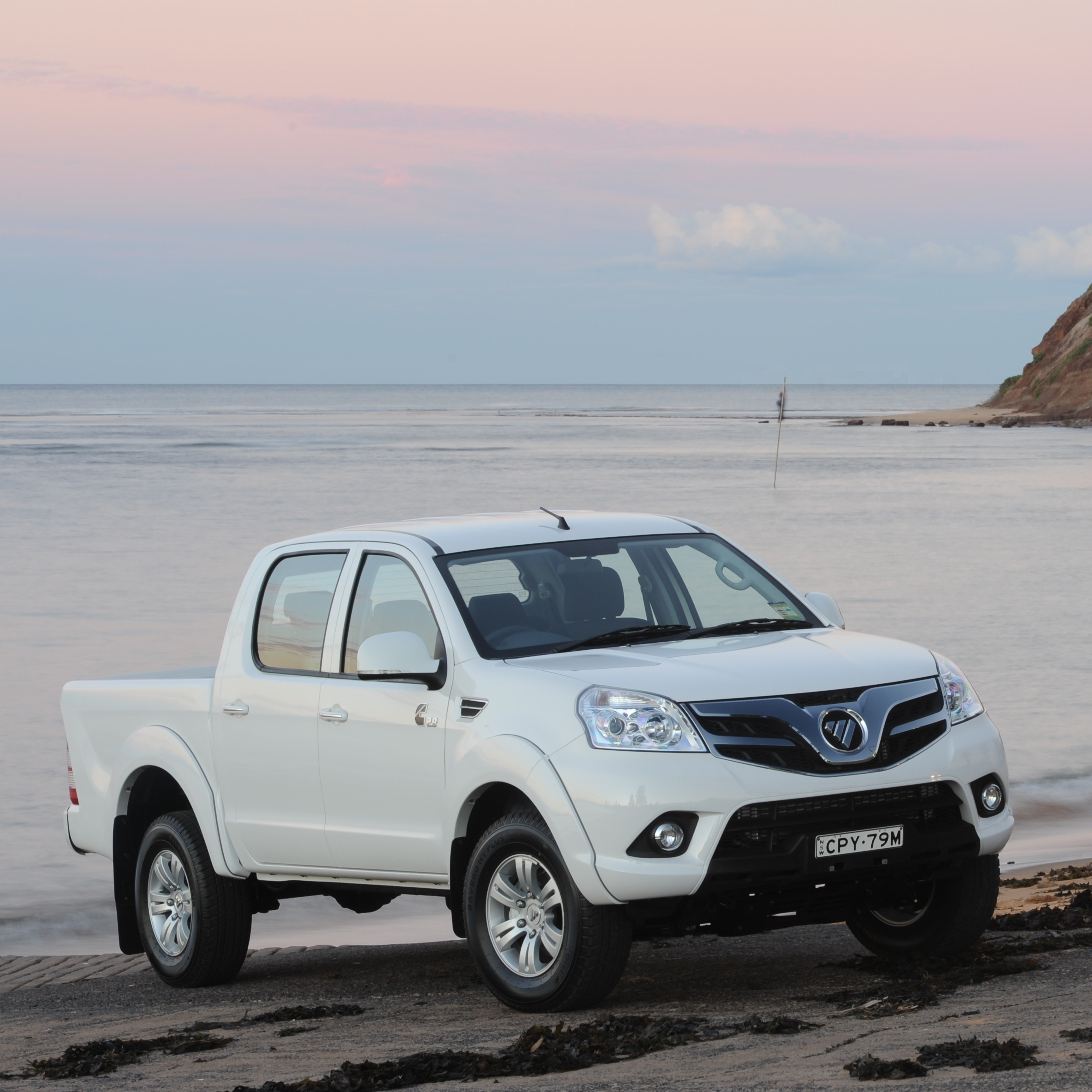 FOTON TUNLAND 4X2 пикап с 2.4L бензиновым двигателем