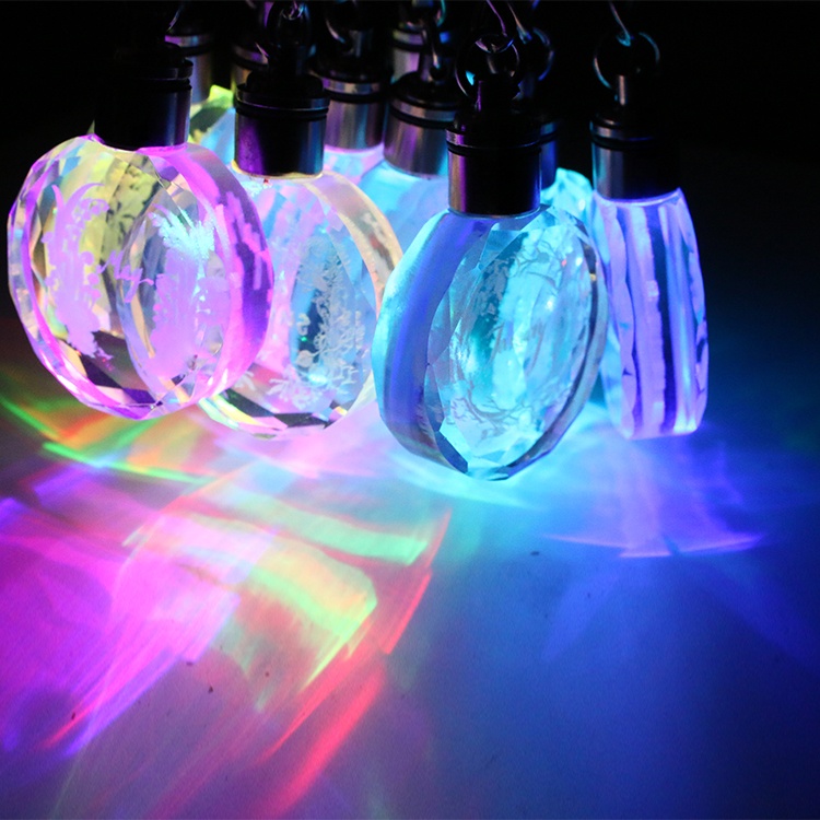 QIYUE LED свет на заказ лазерная гравировка письмо Хрустальное стекло брелок