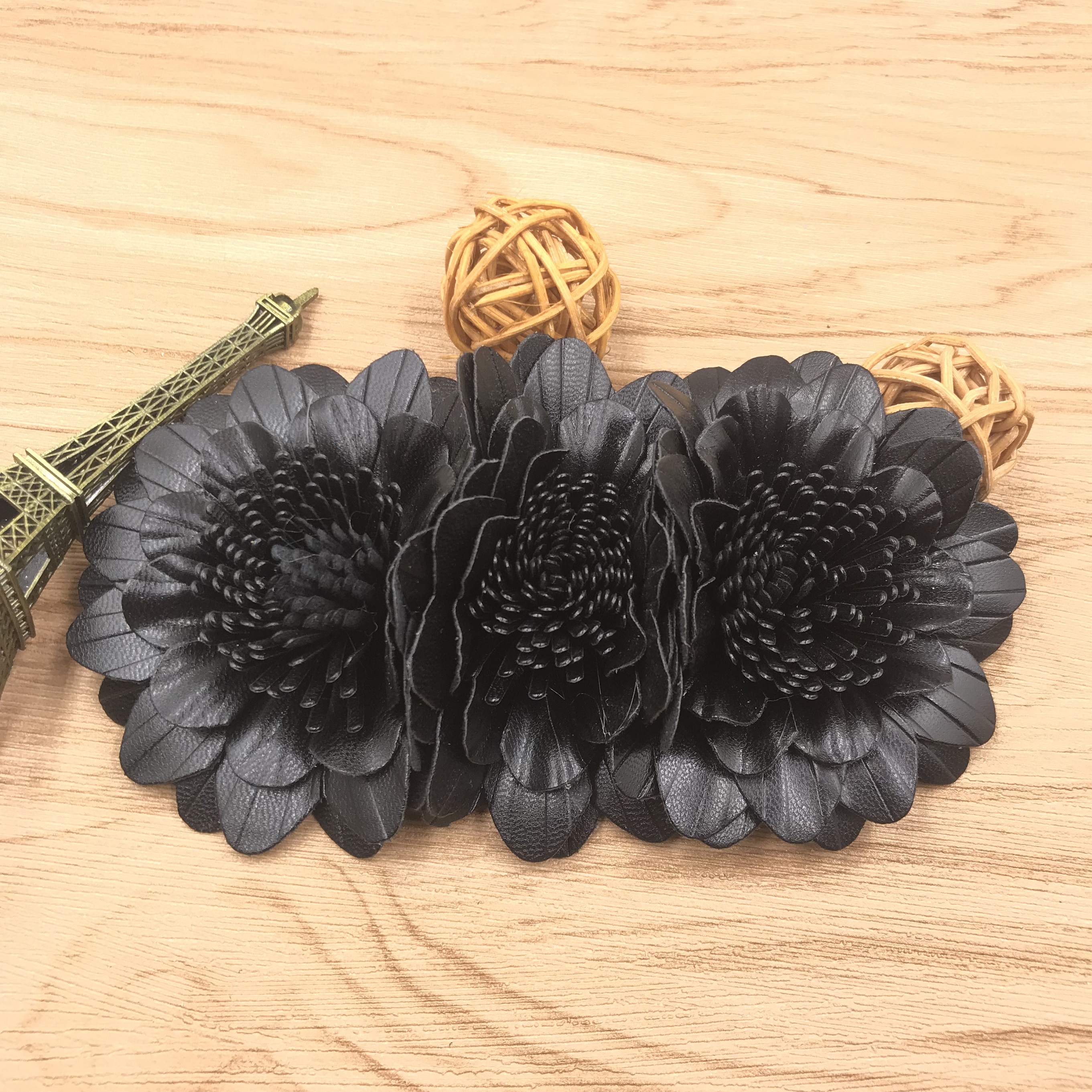 Фабрика Гуанчжоу, Шелковый экран, лазерный распылитель, узор ручной работы, кожаная обувь с цветами, Высококачественная женская обувь, кожаные аксессуары с цветами