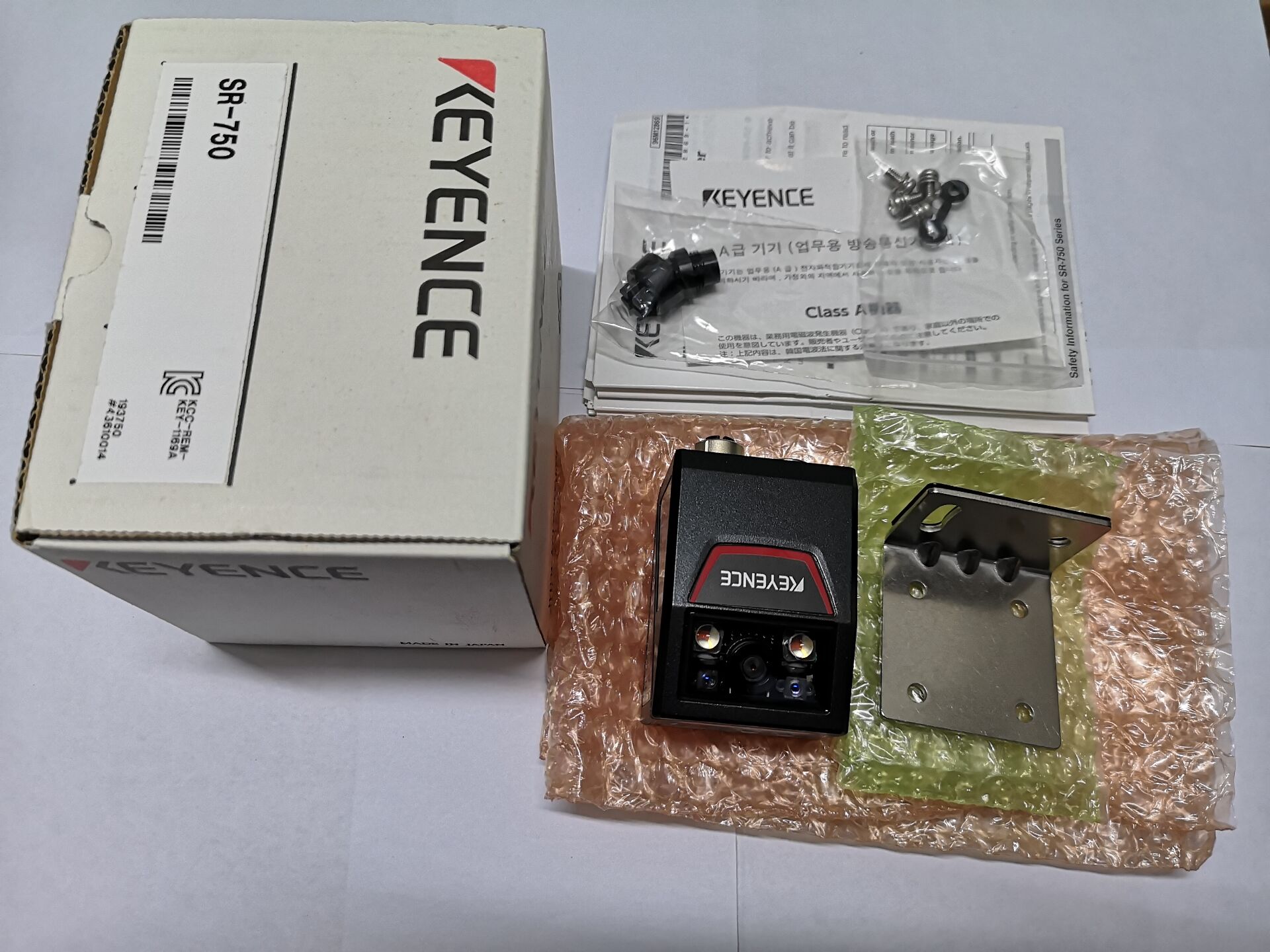 キーエンス SR-750 高性能コンパクト1D・2Dコードリーダー 短 キーエンス SR-750 高性能コンパクト1D・2Dコードリーダー 短