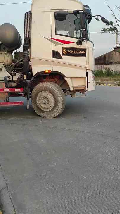 Zoomlion 8JBJ-R Concrete Mixer Truck - High Efficiency