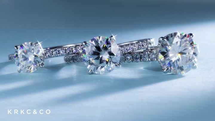 Sophia Ring - Moissanite Verlovingsring met Pavé Zijstenen