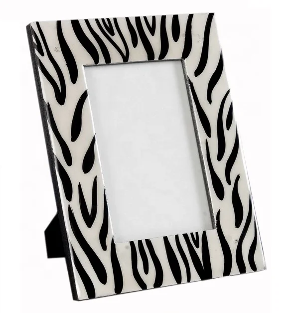 Черная дизайнерская рамка с изображением рога