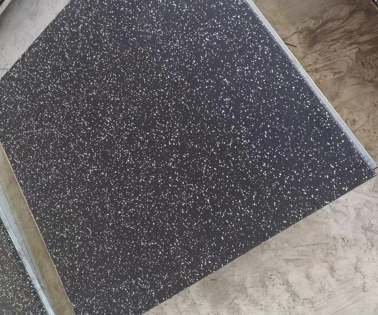 Бодибилдинг, тренажерный зал, противоскользящий напольный коврик для спортзала, резиновый пол с точками