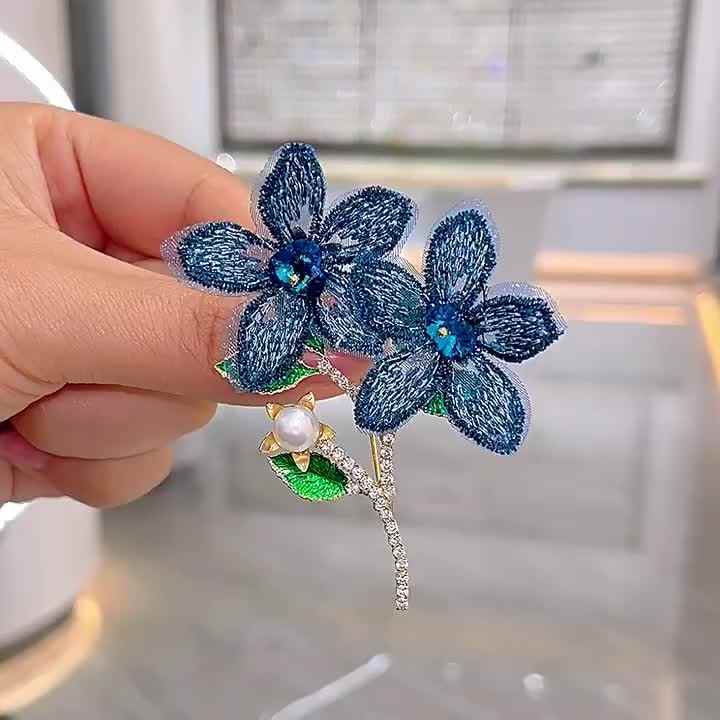 XILIANGFEIZI Flower Brooch with Freshwater Pearl & Zircon