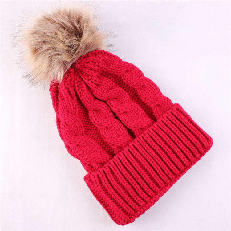 розовая шапка с помпоном. помпон меховой розовый. шапка с меховым помпоном розовая. шапка с помпоном. розовая шапка.