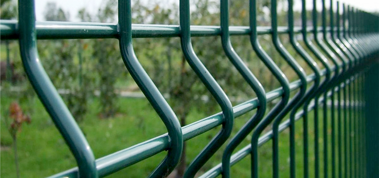 China manufacturer PVC coated High quality 3D curved fence panel triangle bending fence