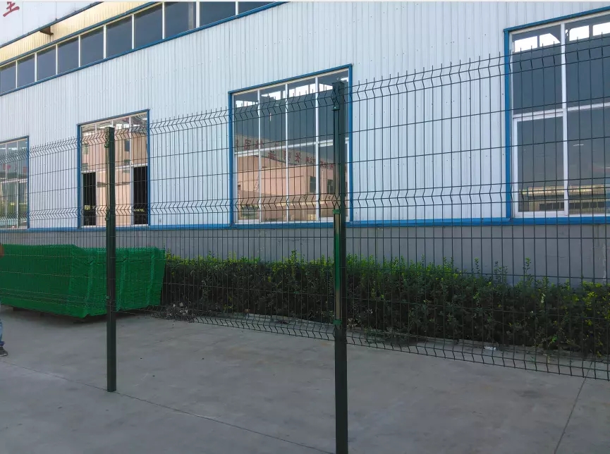 Home Outdoor Decorative Welded Wire Rigid Mesh Metal Curved Panel 3D Garden Fence