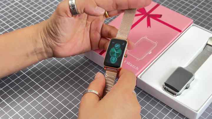 ZX19 Smart Watch for Women - Fashionable Stainless Steel Fitness