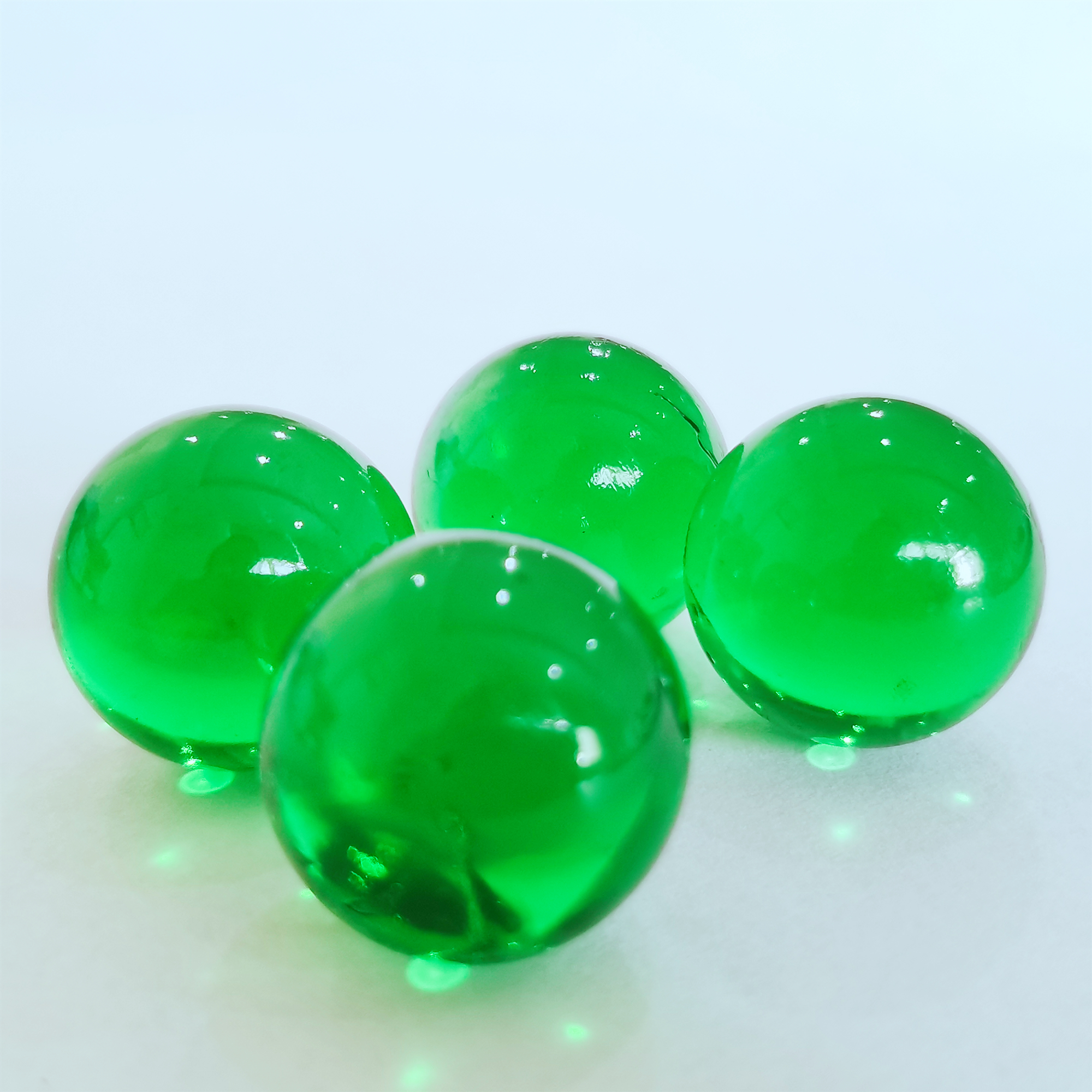 Цветные стеклянные шарики для бассейна