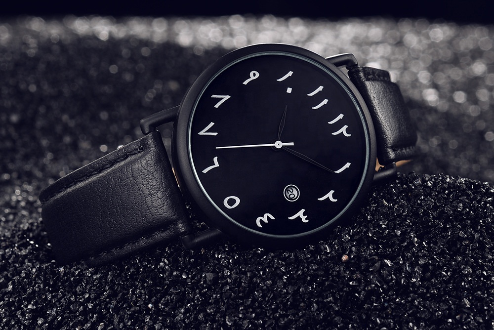 男女通用设计师定制商标阿拉伯数字表盘手表黑色皮革表带日日期阿拉伯