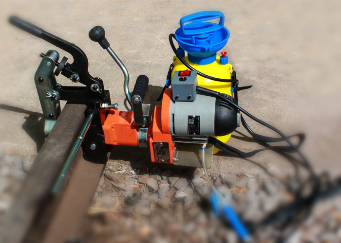 电动钢轨钻孔机