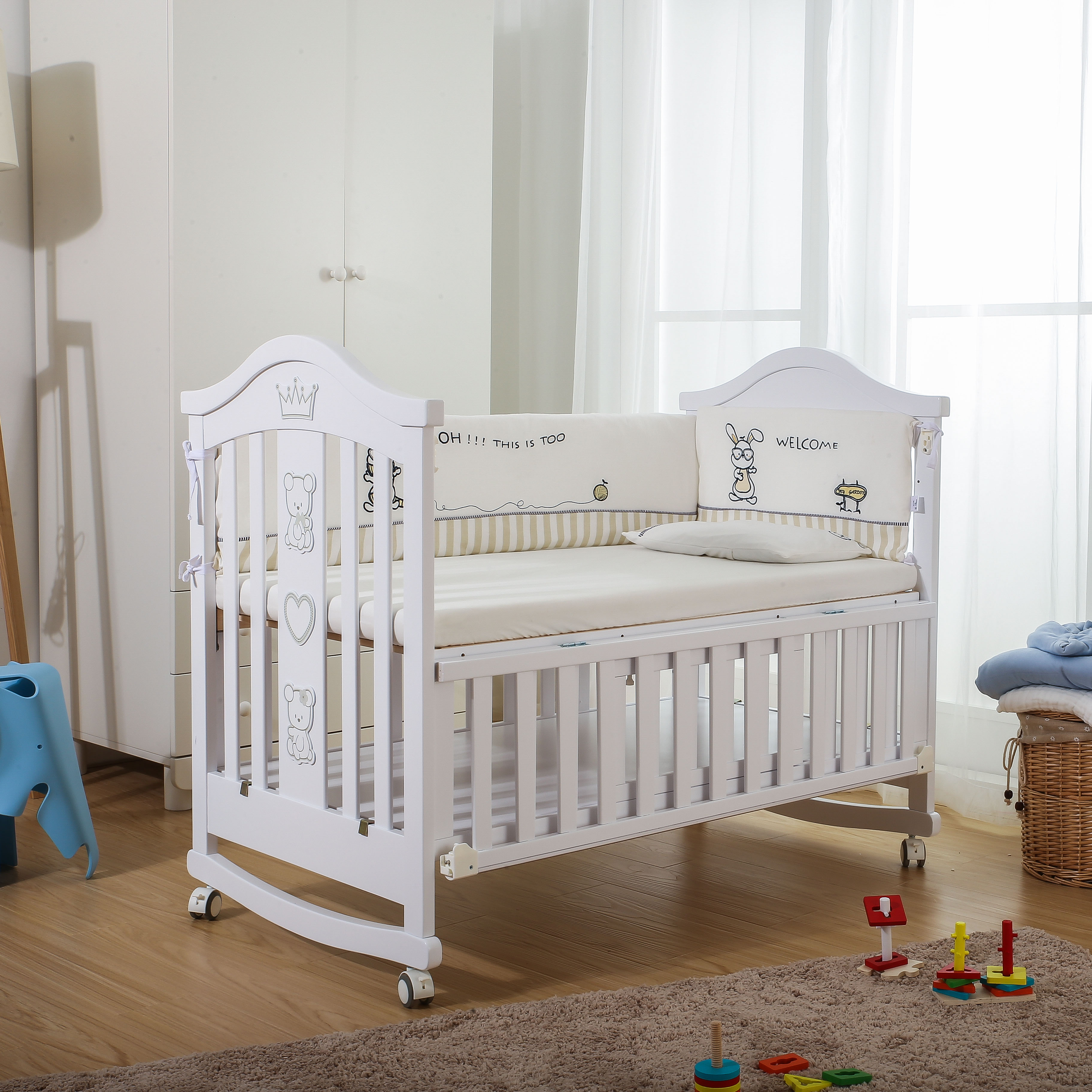 China Hot Sale Solid Wood Single Cot Bed Sleeping Crib Modern Baby