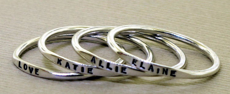 Moda minúscula empilhamento de aço inoxidável de aço inoxidável personalizado anel de nome delicado personalizado